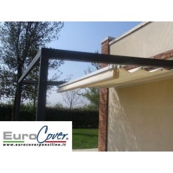 tettoia con tenda scorrevole 