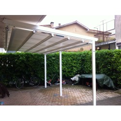 tettoia con tenda scorrevole 