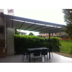 tettoia con tenda scorrevole 